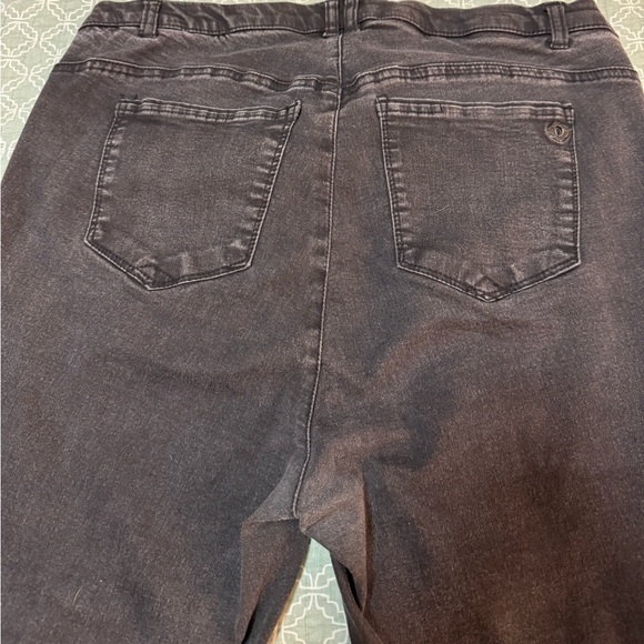 Democracy Women's Black Skinny Jeans - Picture 3 of 5